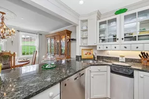 18 Breakwater Dr, Chelsea, MA 02150 - Photo 5