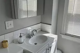 314 E 8th St, Boston, MA 02127 - Photo 9