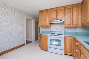 390 Shays St, Amherst, MA 01002 - Photo 9