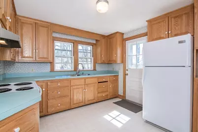 390 Shays St, Amherst, MA 01002 - Photo 7