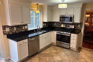 10 Legion Dr, Plainville, MA 02762 - Photo 5