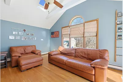 15 Warren St, Plainville, MA 02762 - Photo 9