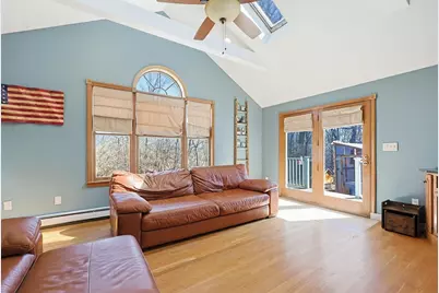 15 Warren St, Plainville, MA 02762 - Photo 7