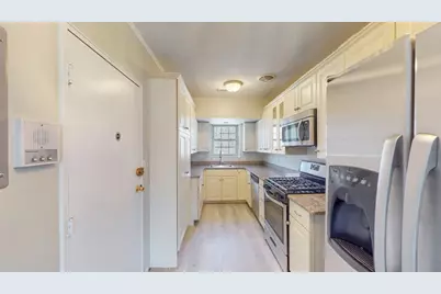 137 Lake Shore Rd #4, Boston, MA 02135 - Photo 5