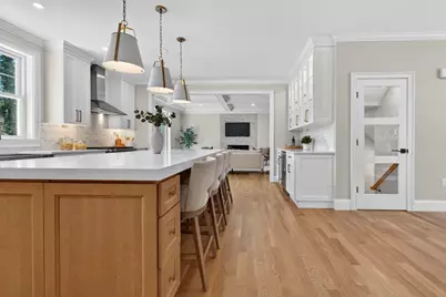 16 Evelyn St, Burlington, MA 01803 - Photo 9