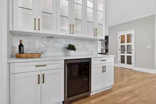 16 Evelyn St, Burlington, MA 01803 - Photo 13