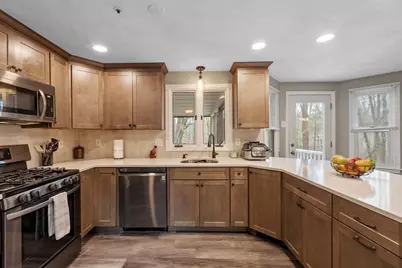 7 Avon St, Wilmington, MA 01887 - Photo 5