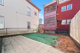 85 Kinsman St, Lowell, MA 01852 - Photo 19