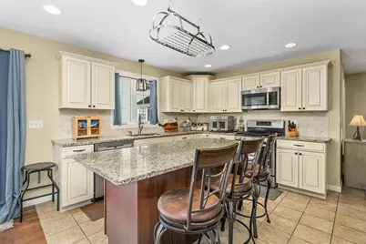 138 Sprague St, Fall River, MA 02724 - Photo 9