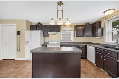 8 Fitzpatrick Cir #8, Nashua, NH 03063 - Photo 7