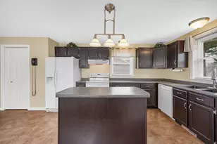 8 Fitzpatrick Cir, Nashua, NH 03063 - Photo 7