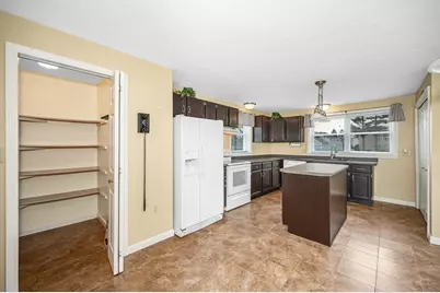 8 Fitzpatrick Cir #8, Nashua, NH 03063 - Photo 5