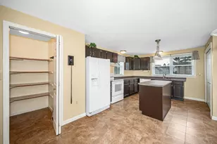 8 Fitzpatrick Cir, Nashua, NH 03063 - Photo 5