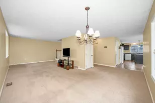 8 Fitzpatrick Cir, Nashua, NH 03063 - Photo 11