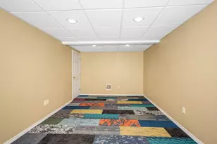 8 Fitzpatrick Cir, Nashua, NH 03063 - Photo 37