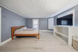 70 Pleasant St, Lowell, MA 01852 - Photo 9