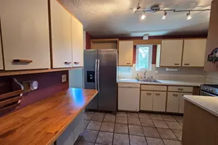 52 Liberty St, Plymouth, MA 02360 - Photo 3