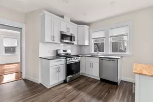 2085 Centre St, Boston, MA 02132 - Photo 15