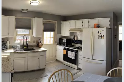 26 Hayre St, Westfield, MA 01085 - Photo 7