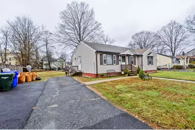 93 Pendleton Ave, Springfield, MA 01109 - Photo 3