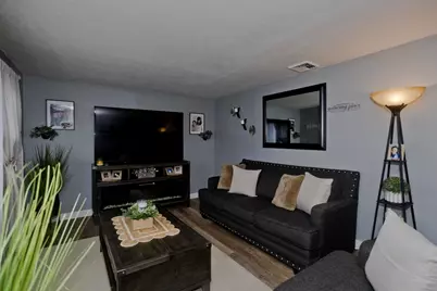 93 Pendleton Ave, Springfield, MA 01109 - Photo 7