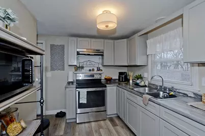 93 Pendleton Ave, Springfield, MA 01109 - Photo 23