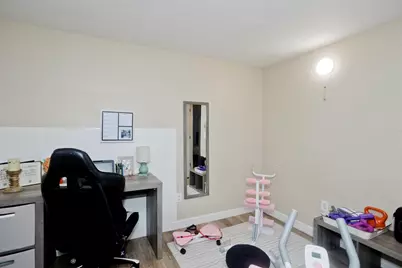 93 Pendleton Ave, Springfield, MA 01109 - Photo 17