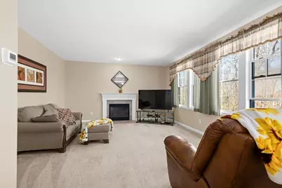 16 Blackstone Ln, Grafton, MA 01560 - Photo 9