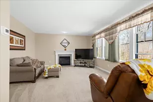 16 Blackstone Ln, Grafton, MA 01560 - Photo 9