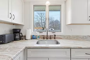 21 Heritage Cir, Falmouth, MA 02536 - Photo 5