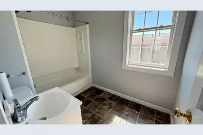 70 Vale St, Worcester, MA 01604 - Photo 25