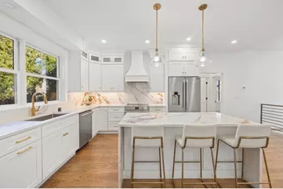31 Houghton St #A, Somerville, MA 02143 - Photo 3
