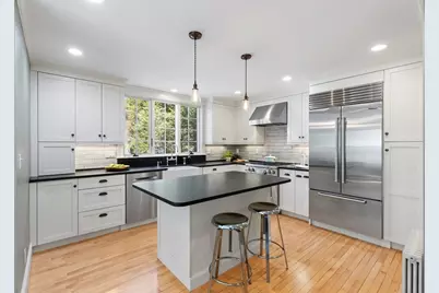 11 Lincoln St, Arlington, MA 02476 - Photo 9