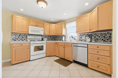 18 Circle Dr, Framingham, MA 01702 - Photo 3