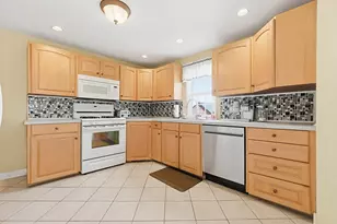 18 Circle Dr, Framingham, MA 01702 - Photo 3