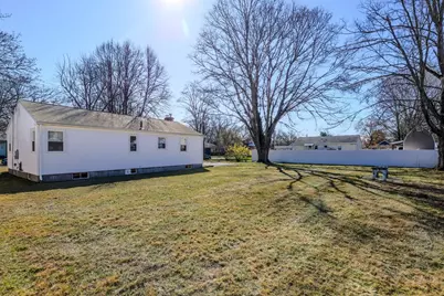 46 Lakevilla Ave, Springfield, MA 01109 - Photo 23