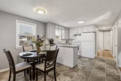 46 Lakevilla Ave, Springfield, MA 01109 - Photo 9