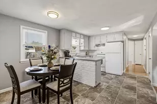 46 Lakevilla Ave, Springfield, MA 01109 - Photo 9