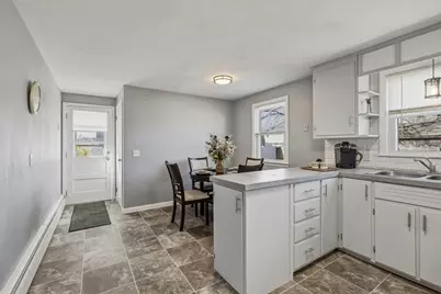 46 Lakevilla Ave, Springfield, MA 01109 - Photo 5