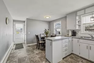 46 Lakevilla Ave, Springfield, MA 01109 - Photo 5