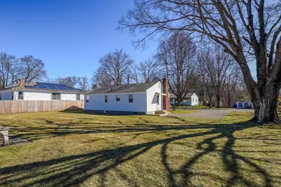 46 Lakevilla Ave, Springfield, MA 01109 - Photo 21