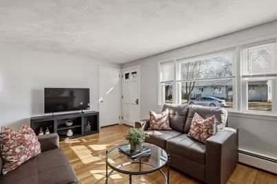 46 Lakevilla Ave, Springfield, MA 01109 - Photo 3