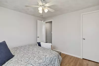 46 Lakevilla Ave, Springfield, MA 01109 - Photo 11