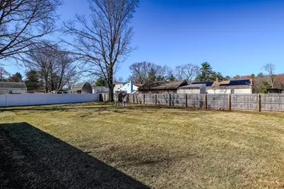 46 Lakevilla Ave, Springfield, MA 01109 - Photo 31