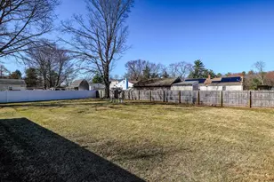 46 Lakevilla Ave, Springfield, MA 01109 - Photo 31