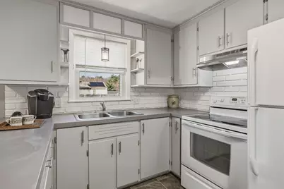 46 Lakevilla Ave, Springfield, MA 01109 - Photo 7