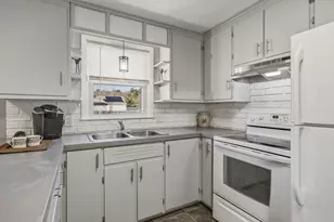 46 Lakevilla Ave, Springfield, MA 01109 - Photo 7