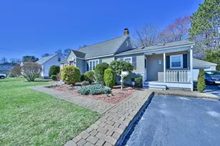 22 Trahan Ave, Worcester, MA 01604 - Photo 5