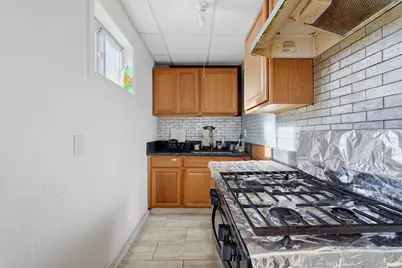 8 Lowell St, Worcester, MA 01603 - Photo 13