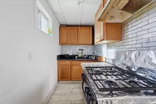 8 Lowell St, Worcester, MA 01603 - Photo 13